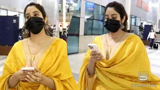 Janhvi Kapoor spotted at Mumbai Airport 😍🔥📸