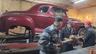 Rear end swap on 1940's Plymouth Coupe 🔁