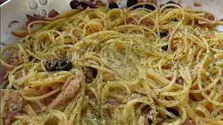 Italian cuisine at its best Spaghetti with tuna, an explosion of flavor in just a few minutes.To try