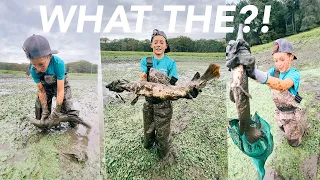 CRAW-KID Catches Alligator Gar By Hand