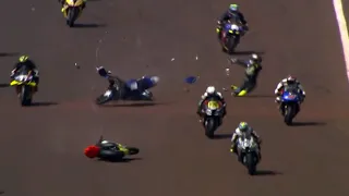 Pilotos ficam feridos após colisão na primeira volta da Moto 1000 GP em Cascavel