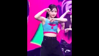 표정이 너무 좋고 매력적이고 예쁘고 빛나고 엔믹스 해원 직캠 'DICE'  Fancam  221021NMIXX HAEWON  Fancam