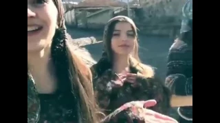 3 Gürcü kızdan muhteşem şarkı Trio mandili