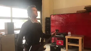 Full video of Joseph Quinn playing Master of Puppets (Stranger Things - behind the scenes)