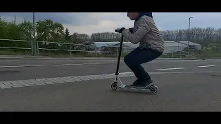 blunt prodigy s9 street Edition street scooter tricks