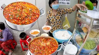 This Bún Riêu Tôm khô has sold for over 50 years!!!