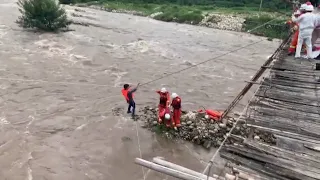 Chinese firefighters rescue men trapped in river