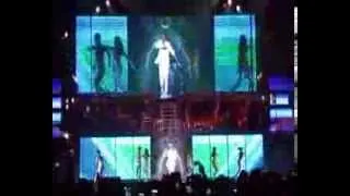 Justin Bieber intro Live Bologna 2013