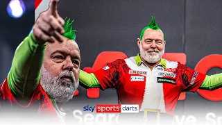 Peter Wright or the Grinch? 😂| The World Darts Championships walk on