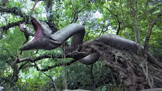 绝望！大蛇在身后不停追击，小伙已经无路可逃了！【蛇島狂蟒 Snake Island Python】|驚悚 災難 |【電影派對】