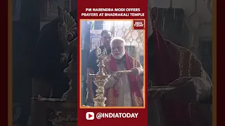 PM Narendra Modi Offers Prayers At Bhadrakali Temple  | #shorts