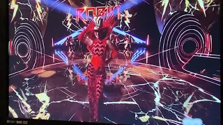 Robin sings can’t stop the feeling the masked singer season 1 episode 1