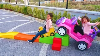 Öykü Ve Masal'ın Sürpriz Renkli Hediyesi - Pretend Play Colors Roller Coaster Ride for Kids