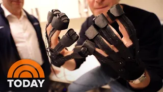 Scientists Develop Glove That Eliminates Parkinson’s Tremor
