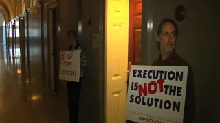 Death penalty protesters picket governor’s office