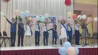 Песня "Прощай, начальная школа!" исполняет Злата Малышева и 4а класс СШИ N1