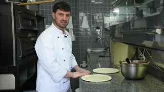 Пицца Маргарита (Pizza Margarita) - рецепт с помидорами и без 🍕 Инструкция приготовления