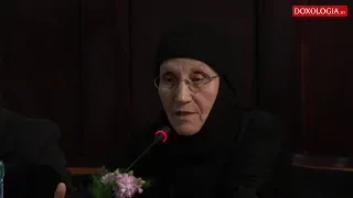 Mama și copilul – de la iubire și atașament sănătos la dependență și sclavie emoțională