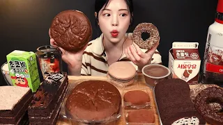 Convenience Store Chocolate Dessert Mukbang! Hershey's Chocolate Cake, Macaron, Pudding & More! ASMR