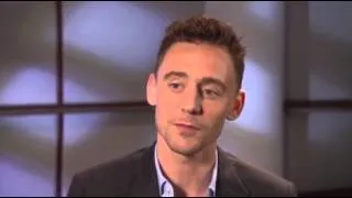 Tom Hiddleston 'Muppets' Stars Dish the Dirt on Miss Piggy