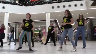 DB 2022: Flashmob Shiny Happy People - OC Forum Liberec