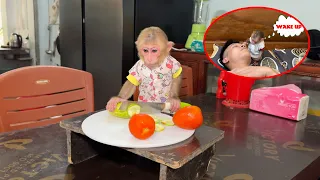 Monkey NANA makes breakfast and wakes up dad to eat