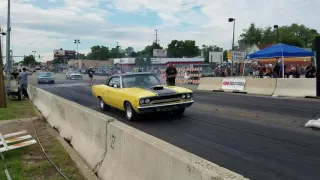 A pair of Mopar B Bodies Race at Roadkill Racing on Woodward