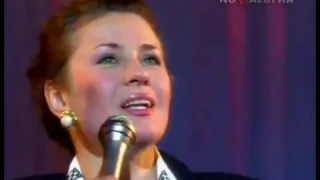 Валентина Толкунова поздравляет Муслима Магомаева и исполняет песню "Музыка прожитых лет"