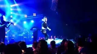 Mazonakis - San Dyo Stagones Broxhs (live -Pylh Aksiou)