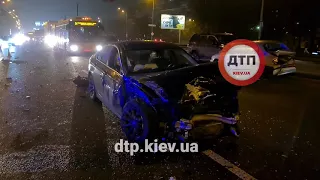 Видео с места двойной  аварии: 7 авто. Киев Окружная