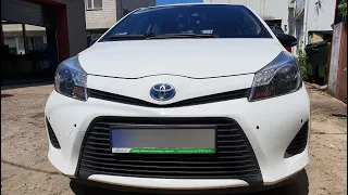Czujniki parkowania przód i tył z kamerą cofania (Toyota Yaris)