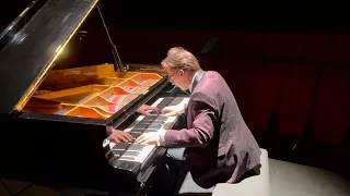 J. Brahms - Waltz in A-Flat Major, Op. 39 No. 15 - Greg Niemczuk live in Operahuset Nordfjord.