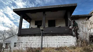 We FOUND a TRAP DOOR in Closet. ABANDONED MINI HOME 🏠 Very old rust belt homes  - Alton Illinois.