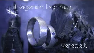 Einzigartige Eheringe aus der Schweiz Modell E2: Kristallmetall mit blauem Saphir