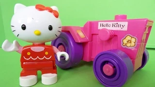 Hello Kitty LEGO Duplo blokken boerderij uitpakken ~ Hello Kitty build farm tractor of LEGO blocks