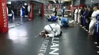 Тренировка по BJJ в клубе единоборств Alliance