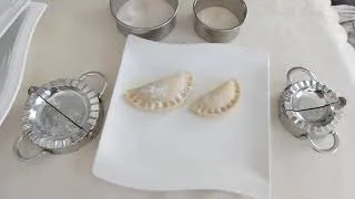 How to use a ravioli dumpling maker set