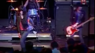 The Ramones - I Wanna Be Sedated (live)