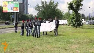 Активістів затримали за образу Януковича