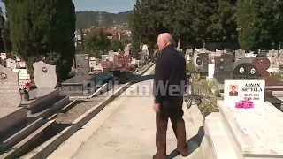 37 vjet nga vdekja, Enver Hoxha braktiset nga nostalgjikët, i biri me bashkëshorten vizitojnë varrin