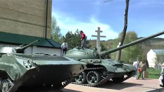 Средний танк Т-62 крупным планом с подробнейшими характеристиками.