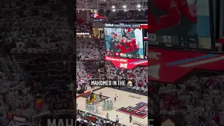 Patrick Mahomes joined the Texas Tech crowd swag surfing 😂🔥