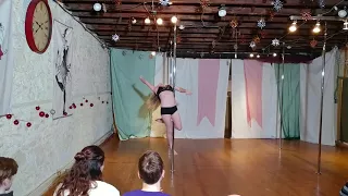 Pole Fitness Guelph Xmas Showcase 2017 Samantha (12)