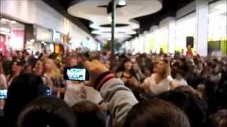 Flash mob Gagnam style de Psy au Auchan de Chasseneuil du Poitou