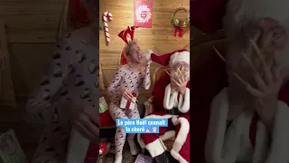 Un père noël avec des faux ongles 💅🏻🎅🏻😂 !!