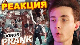 ХЕСУС СМОТРИТ: ПОКАЗАЛА ГРУДЬ ЗА ШАУРМУ! РЕАКЦИЯ ЛЮДЕЙ НА МОИ ВЫХОДКИ! PRANK (BONUS) | РЕАКЦИЯ