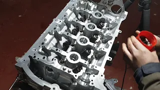 MINI COOPER S N18 ENGINE REASSEMBLY PART 4 : CYLINDER HEAD INSTALL