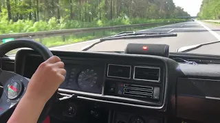 Lada 2107 1500 auf der Autobahn