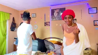 Djina fe dad Li peur yo déstabilisé l avec yon kout malet (prank)