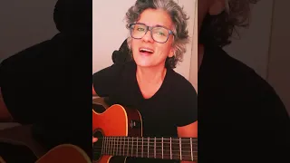 YLA canta "Sinal Fechado" de Paulinho da Viola